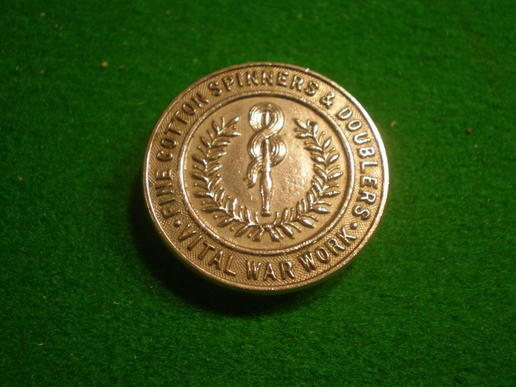Cotton Spinners ' Vital War Work ' lapel badge.