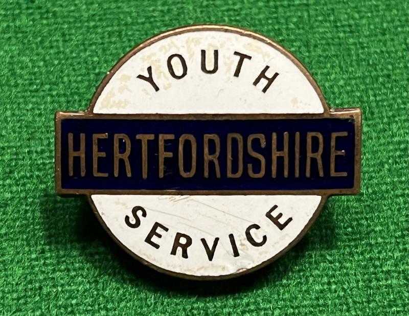 Hertfordshire Youth Service lapel badge.