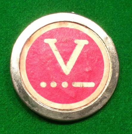  ' V ' Victory lapel badge.